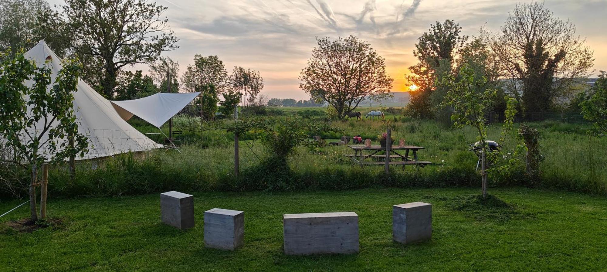 Готель Au Pied Du Trieu, The Glamping Experience Labroye Екстер'єр фото