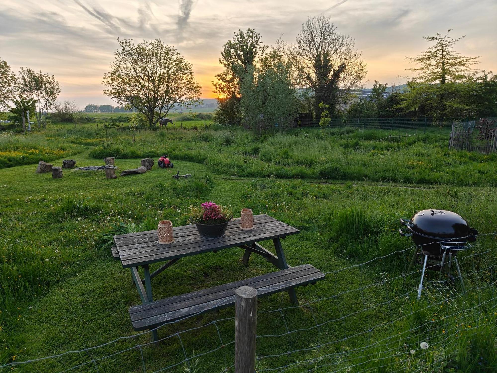 Готель Au Pied Du Trieu, The Glamping Experience Labroye Екстер'єр фото